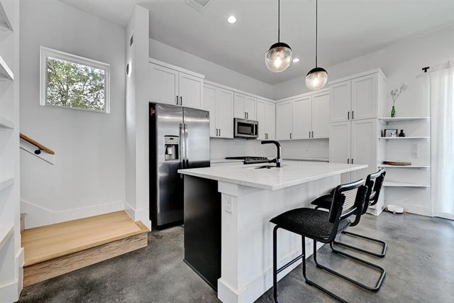 2812 E 4th ST 2, Austin, TX 78702