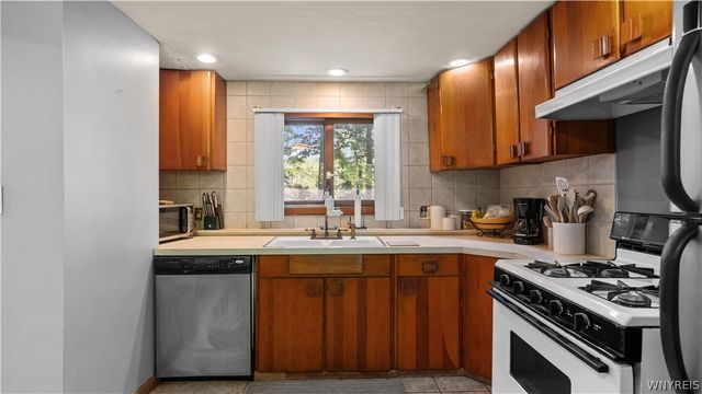 7075 South Abbott Road, Boston, NY 14075