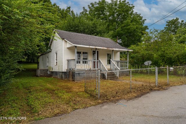 627 Siluria St, Harriman, TN 37748