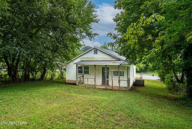 627 Siluria St, Harriman, TN 37748