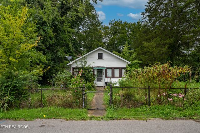 627 Siluria St, Harriman, TN 37748