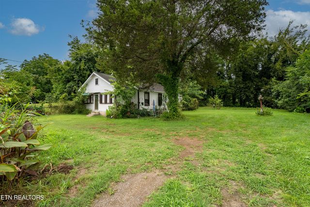 627 Siluria St, Harriman, TN 37748