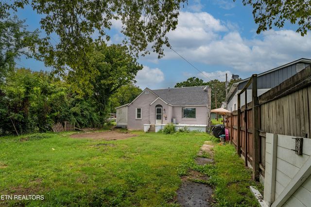 627 Siluria St, Harriman, TN 37748