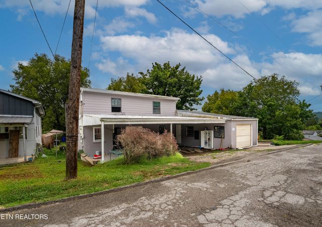 627 Siluria St, Harriman, TN 37748