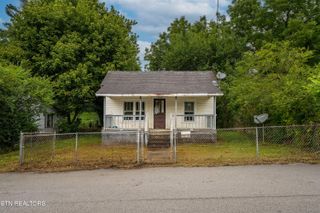 627 Siluria St, Harriman, TN 37748