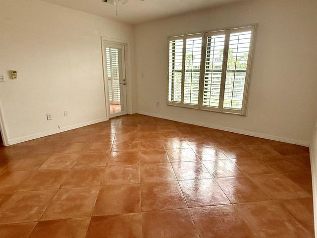 896 N Federal Highway 325, Lantana, FL 33462