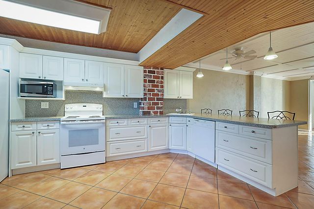 896 N Federal Highway 325, Lantana, FL 33462