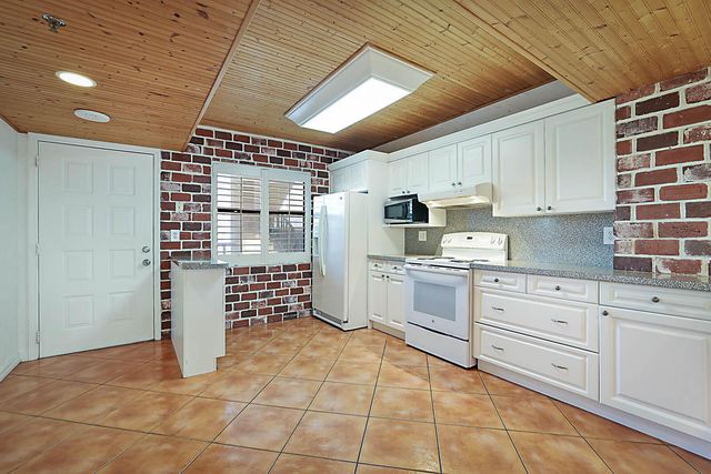 896 N Federal Highway 325, Lantana, FL 33462