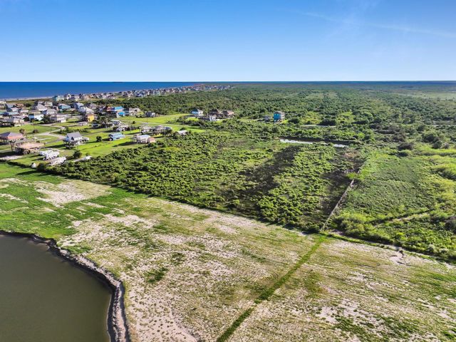 940 Wesley Way, Port Bolivar, TX 77650