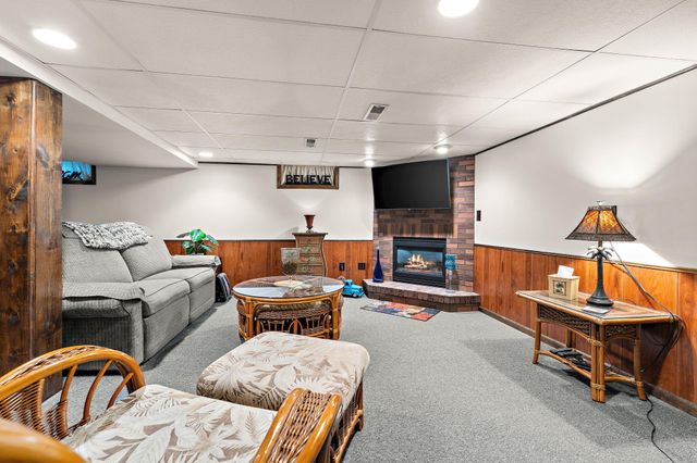 2405 Kings Court, Dyer, IN 46311