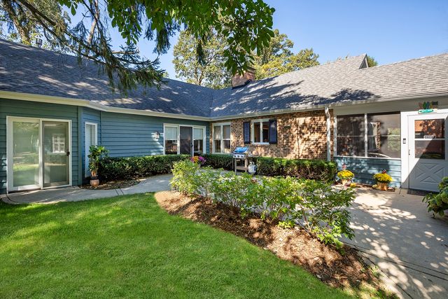 980 Brand Lane, Deerfield, IL 60015