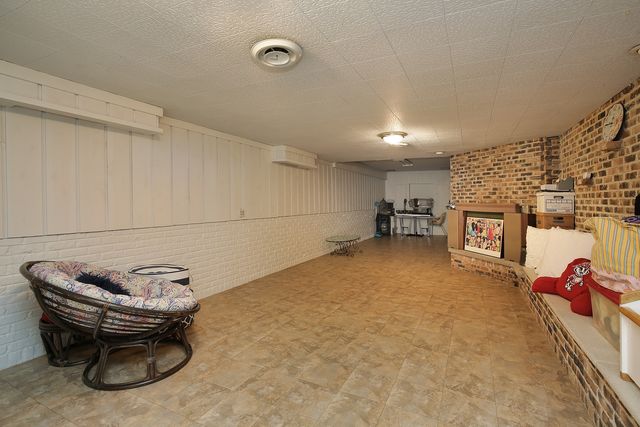 980 Brand Lane, Deerfield, IL 60015