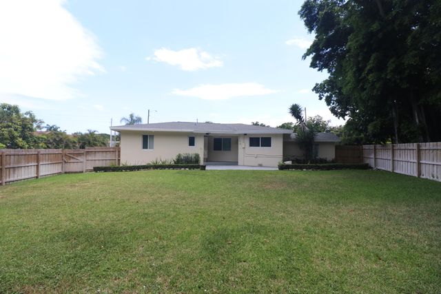 323 NW Spanish River Boulevard, Boca Raton, FL 33431