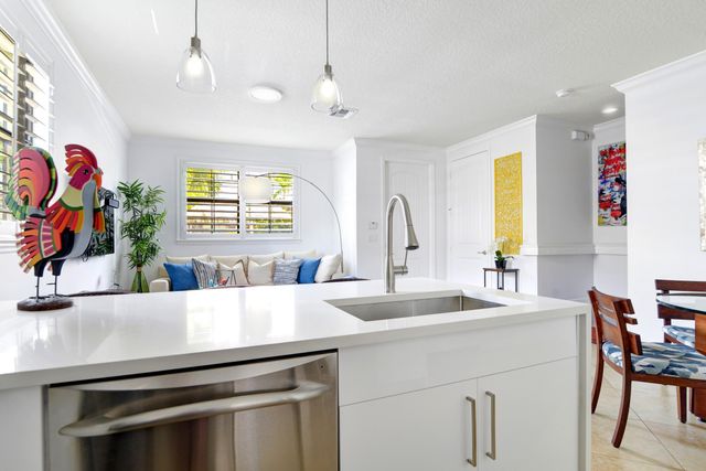 861 S Ocean Boulevard, Pompano Beach, FL 33062