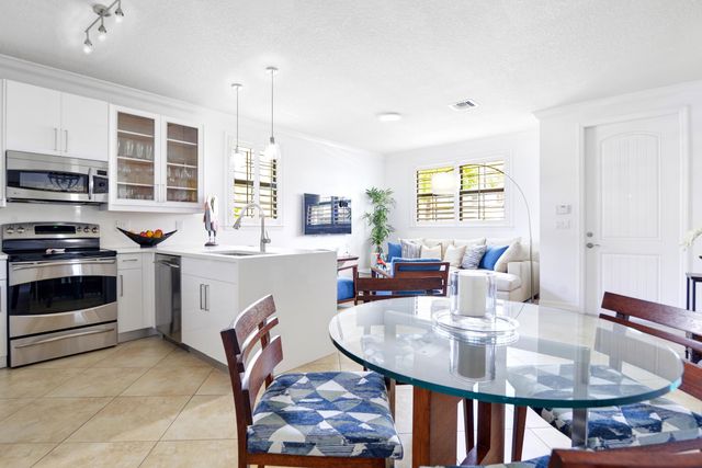 861 S Ocean Boulevard, Pompano Beach, FL 33062