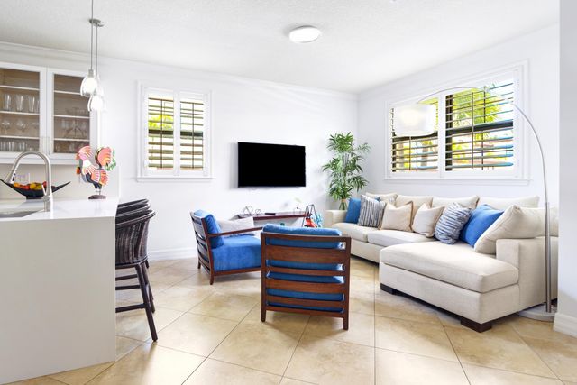 861 S Ocean Boulevard, Pompano Beach, FL 33062