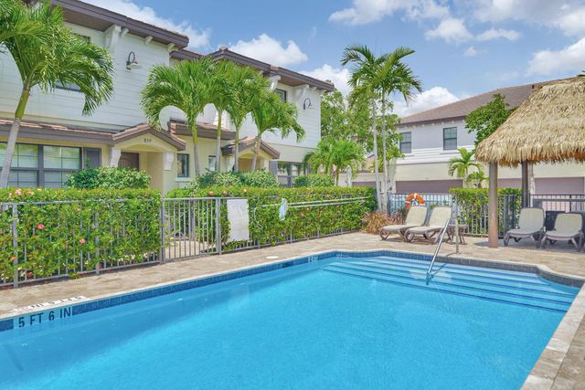 861 S Ocean Boulevard, Pompano Beach, FL 33062