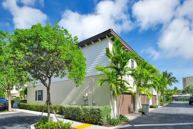 861 S Ocean Boulevard, Pompano Beach, FL 33062