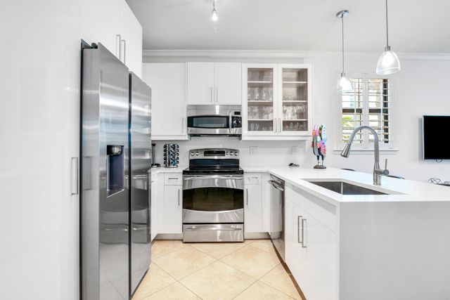 861 S Ocean Boulevard, Pompano Beach, FL 33062