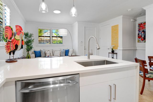 861 S Ocean Boulevard, Pompano Beach, FL 33062