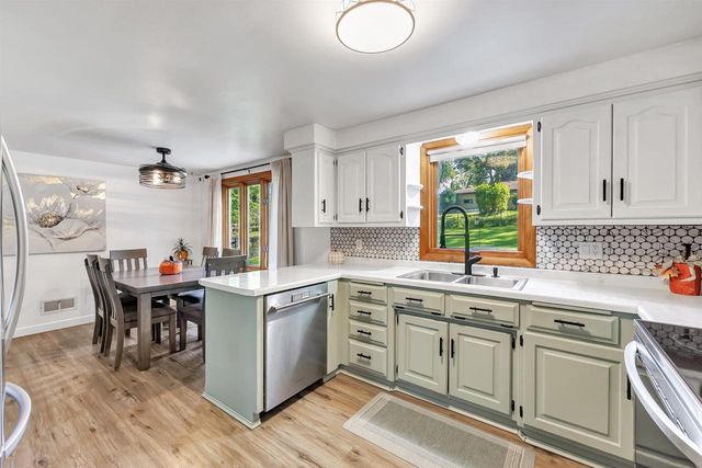 423 BADER STREET, Green Bay, WI 54302