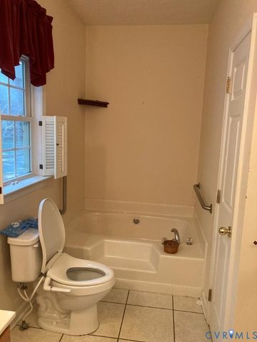 514 Wallace St, Warsaw, VA 22572