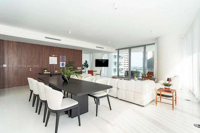 300 Biscayne Blvd Way 1901, Miami, FL 33131