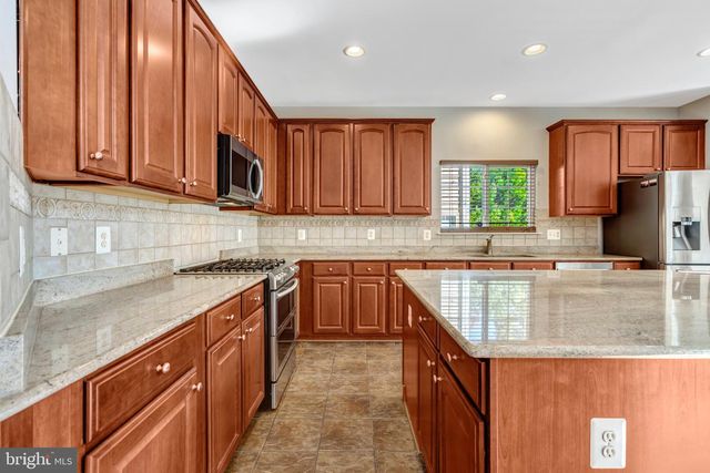 8605 ELLIS FORD PL, Gainesville, VA 20155