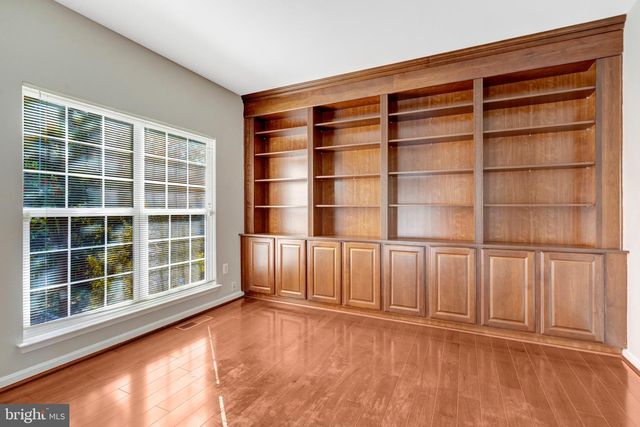 8605 ELLIS FORD PL, Gainesville, VA 20155