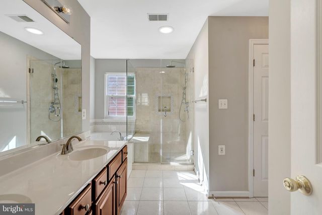 8605 ELLIS FORD PL, Gainesville, VA 20155