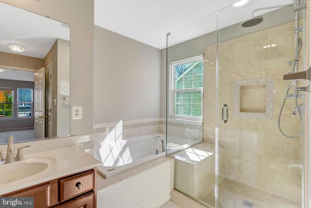 8605 ELLIS FORD PL, Gainesville, VA 20155