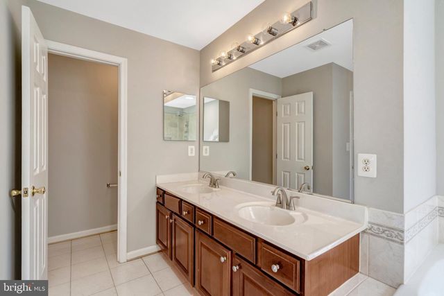 8605 ELLIS FORD PL, Gainesville, VA 20155