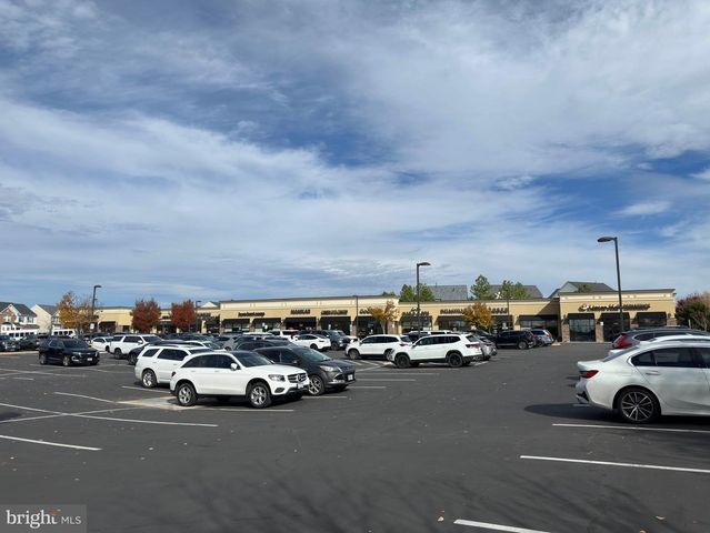 8605 ELLIS FORD PL, Gainesville, VA 20155