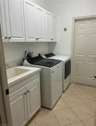 2841 12th AVE NE, Naples, FL 34120