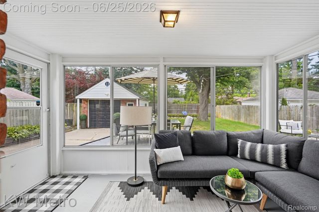 1210 Lyons Avenue, Royal Oak, MI 48073