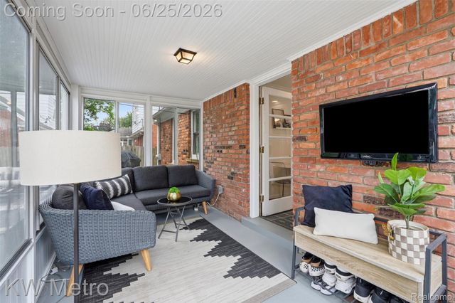 1210 Lyons Avenue, Royal Oak, MI 48073