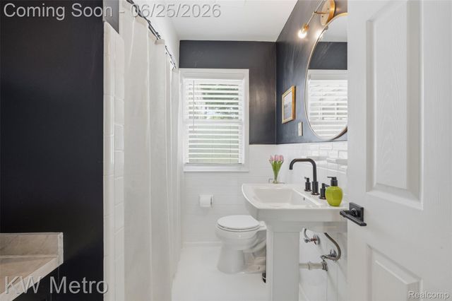 1210 Lyons Avenue, Royal Oak, MI 48073