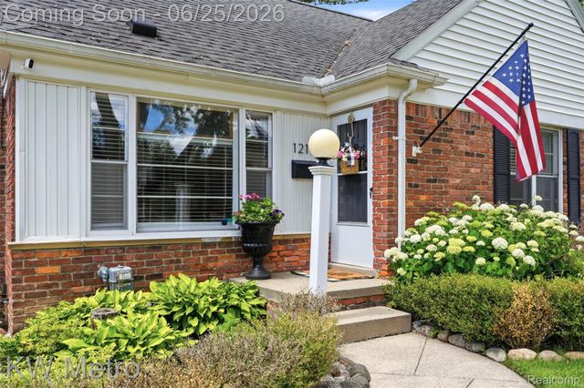 1210 Lyons Avenue, Royal Oak, MI 48073