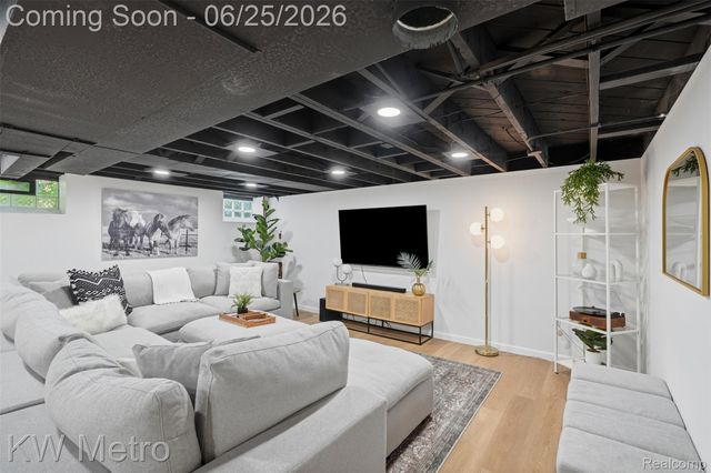 1210 Lyons Avenue, Royal Oak, MI 48073