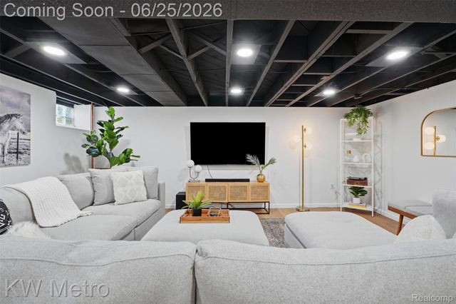 1210 Lyons Avenue, Royal Oak, MI 48073