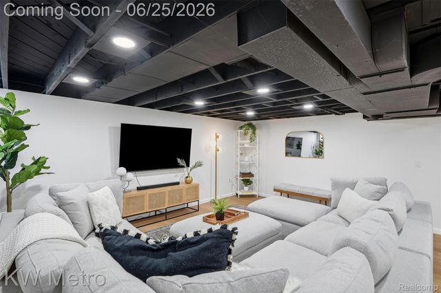 1210 Lyons Avenue, Royal Oak, MI 48073