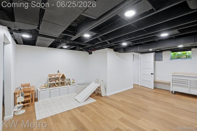 1210 Lyons Avenue, Royal Oak, MI 48073