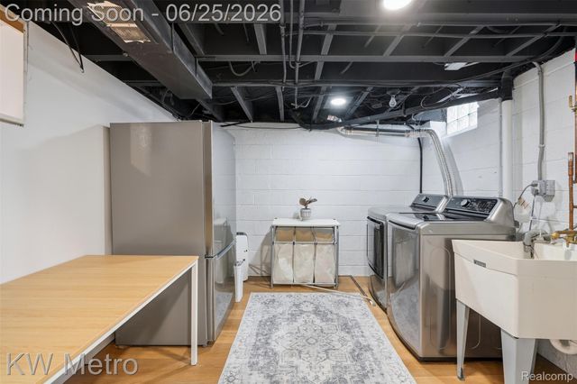 1210 Lyons Avenue, Royal Oak, MI 48073