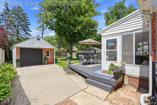 1210 Lyons Avenue, Royal Oak, MI 48073