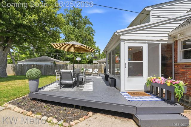 1210 Lyons Avenue, Royal Oak, MI 48073