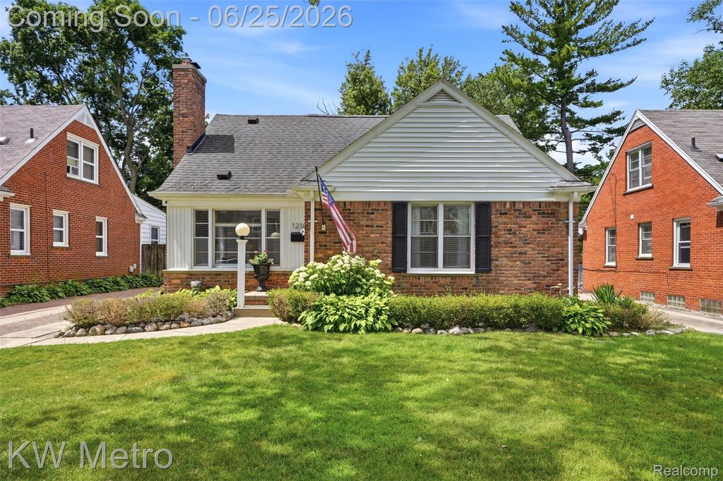 1210 Lyons Avenue, Royal Oak, MI 48073