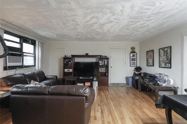 160-54 Willets Point Boulevard 4-206, Whitestone, NY 11357