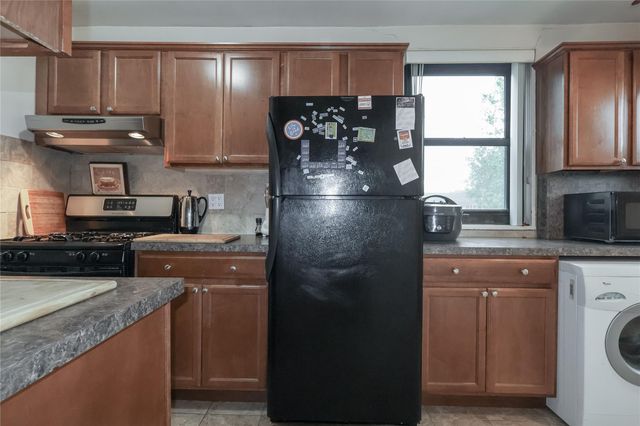 160-54 Willets Point Boulevard 4-206, Whitestone, NY 11357