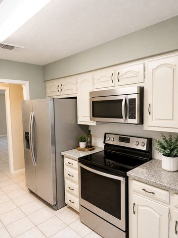 3313 Lakeview Drive, Grapevine, TX 76051