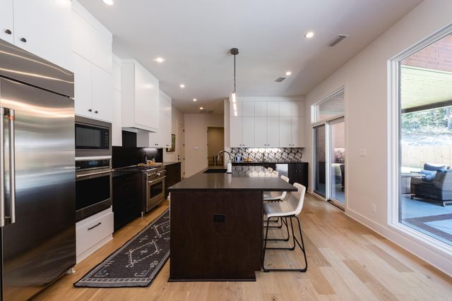 212 Abington Circle, Little Rock, AR 72223